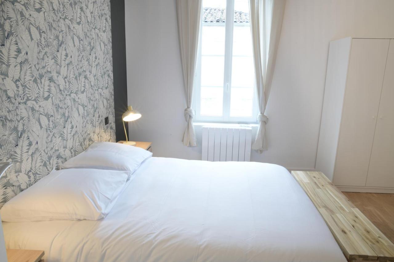 T3 De Charme Situe En Hyper Centre Avec Wifi, Linge, Draps, Savons Et Serviettes Fournis Cognac Phòng bức ảnh