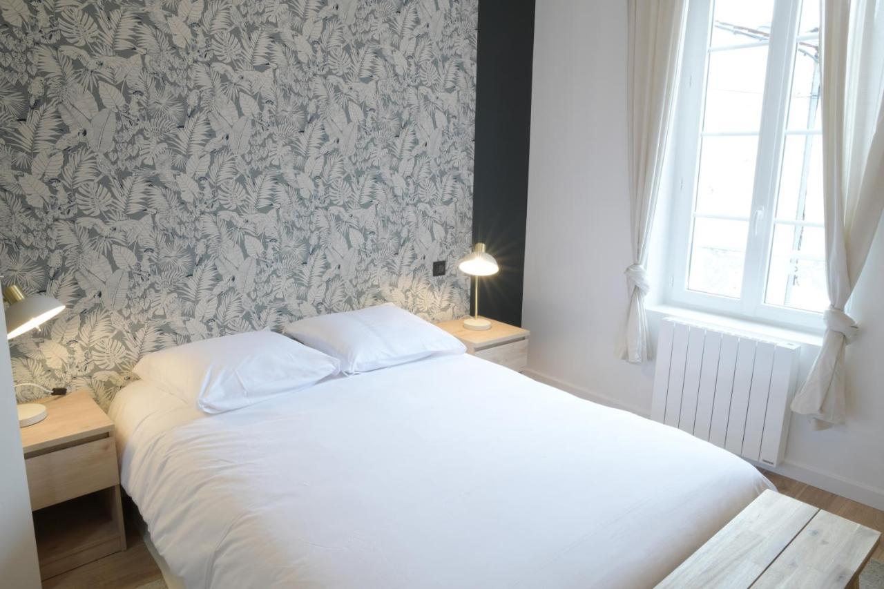 T3 De Charme Situe En Hyper Centre Avec Wifi, Linge, Draps, Savons Et Serviettes Fournis Cognac Phòng bức ảnh