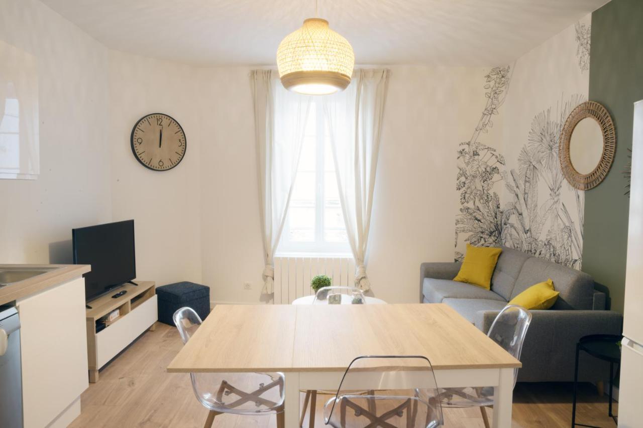 T3 De Charme Situe En Hyper Centre Avec Wifi, Linge, Draps, Savons Et Serviettes Fournis Cognac Phòng bức ảnh